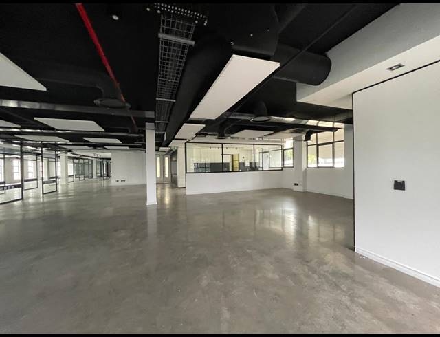 2,592M² OFFICE TO LET IN BRYANSTON